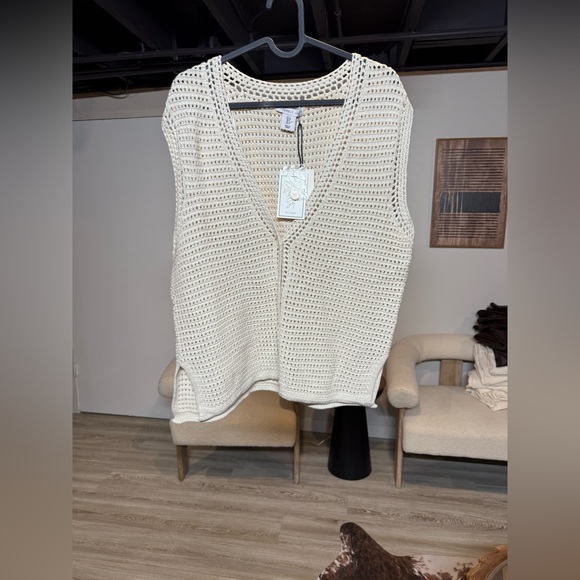 Sincerely Jules Button Up Cropped crochet Sweater Vest - Picture 3 of 9